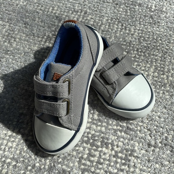 TODDLER VELCRO SNEAKERS - Picture 2 of 6